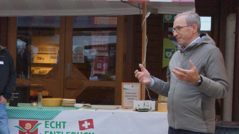 Mitarbeiter Haltet Eine Ansprache